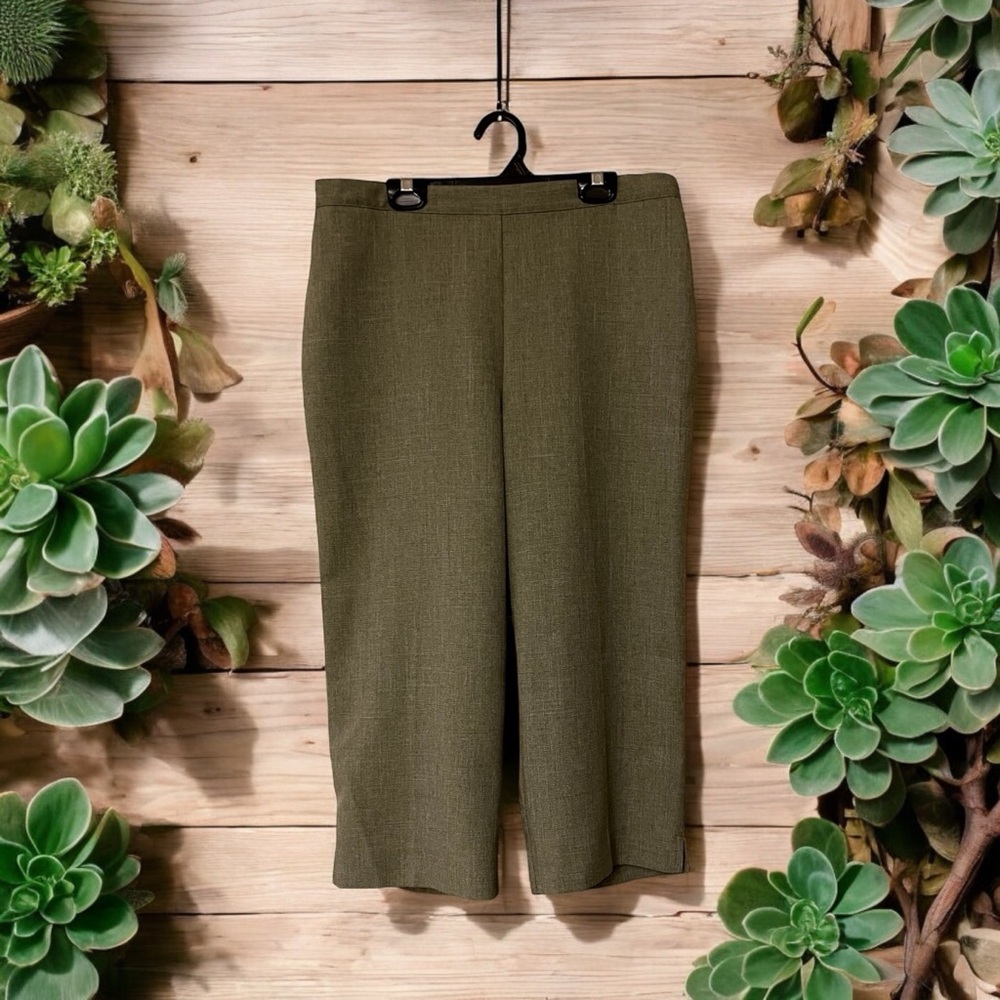 Alfred Dunner Army Green Woven Linen-look Capris